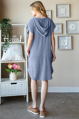 Vestido con capucha y manga corta acanalado de tamaño completo de Heimish
