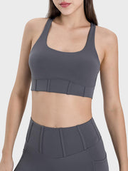 Camiseta deportiva con tirantes anchos y escote cuadrado