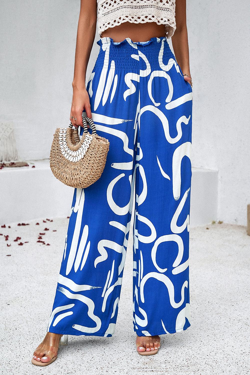 Pantalones anchos con bolsillos y estampado fruncido