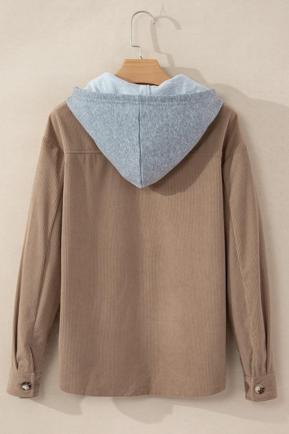 Chaqueta con capucha y manga larga con botones y cordón