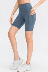 Pantalones cortos deportivos con cintura ancha y bolsillos