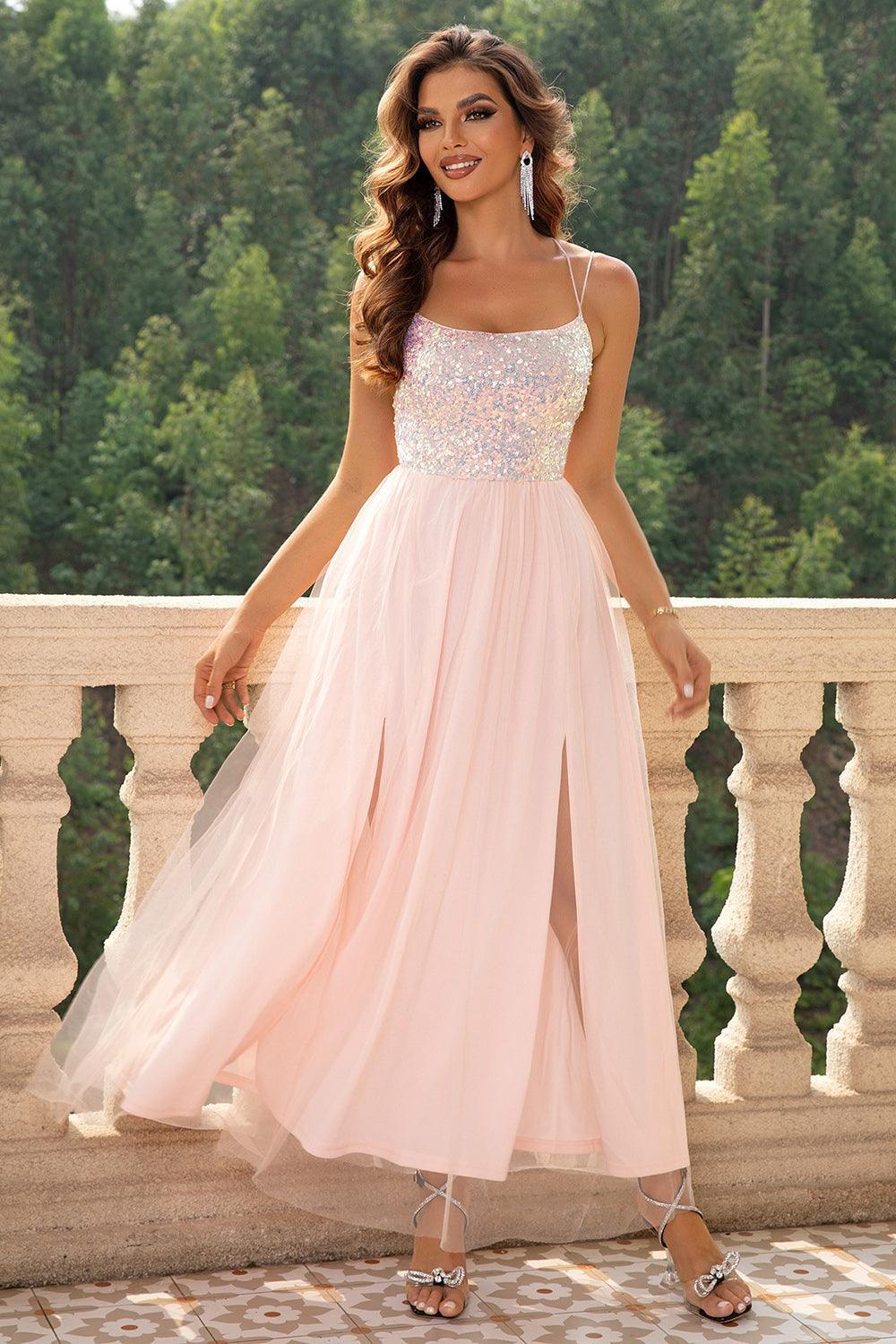 Vestido de malla con espalda descubierta y cordones