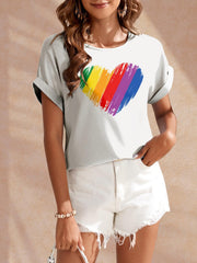 Camiseta de manga corta con cuello redondo y corazón