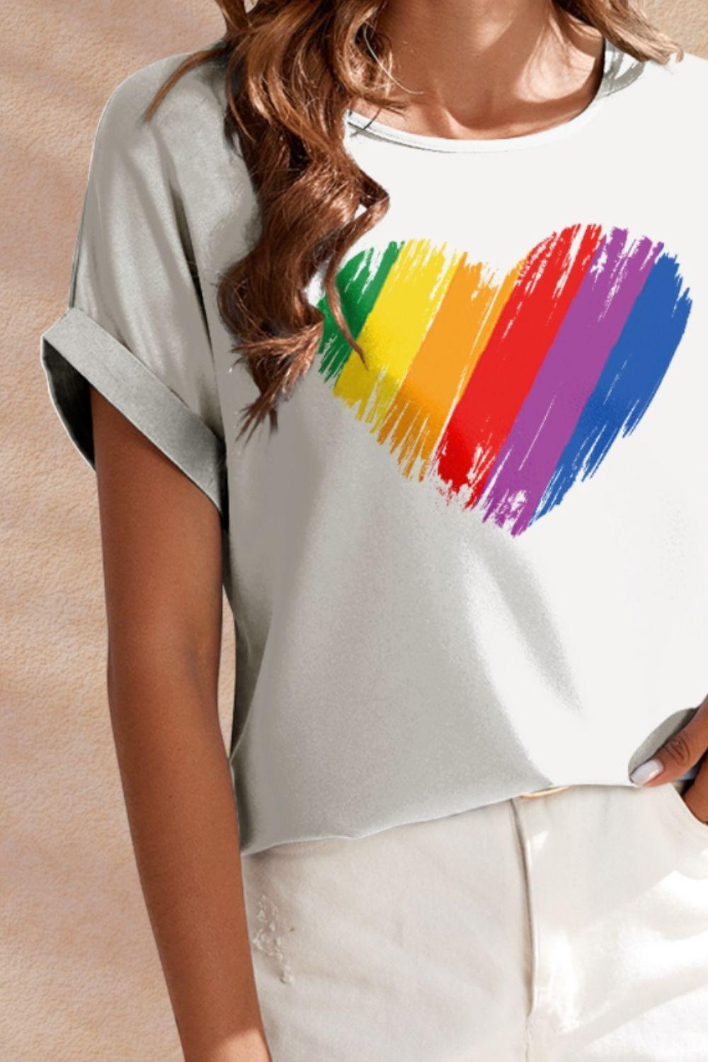 Camiseta de manga corta con cuello redondo y corazón