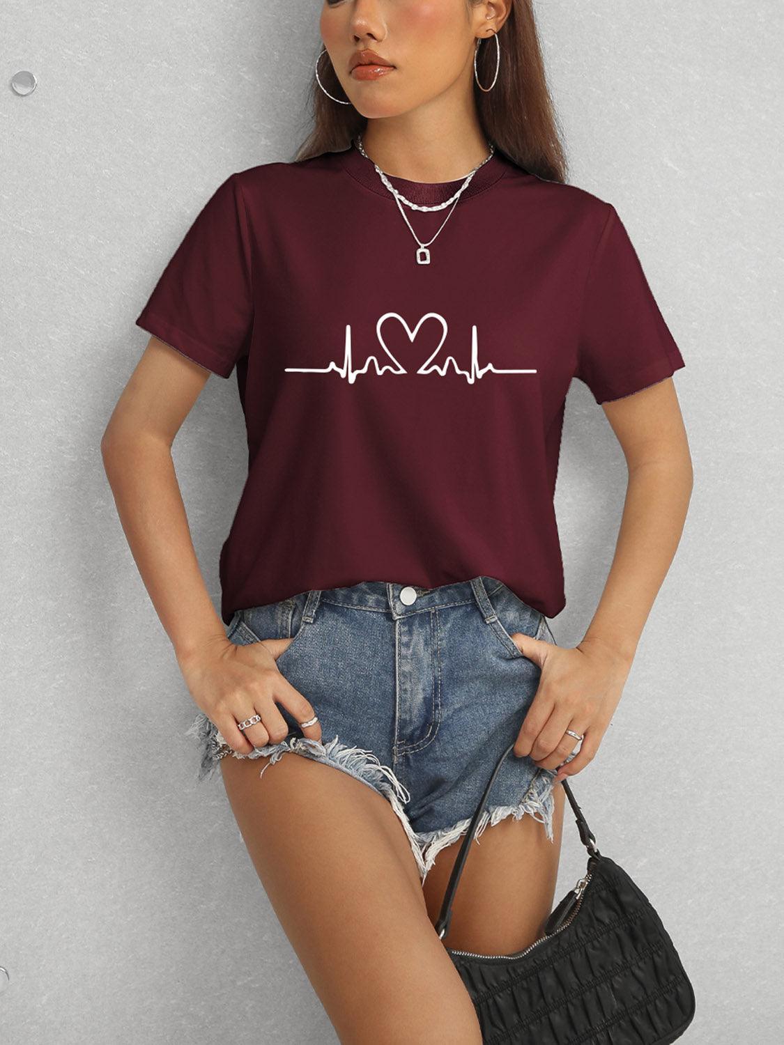 Camiseta de manga corta con cuello redondo y corazón