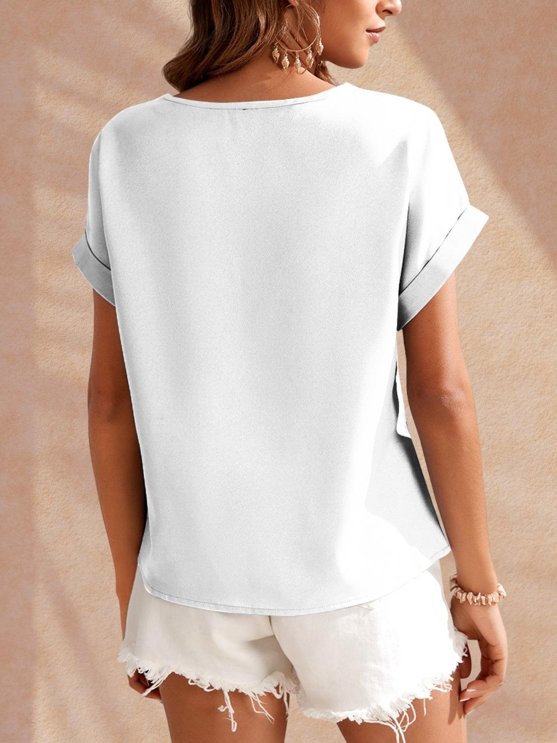Camiseta de manga corta con cuello redondo y corazón