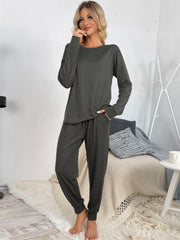 Conjunto de estar por casa con top de cuello redondo y pantalón con cordón