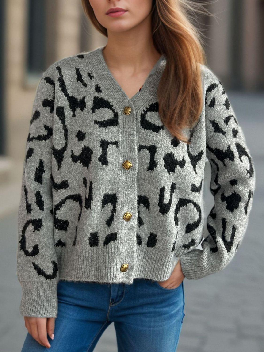 Cárdigan con cuello en V y botones de leopardo