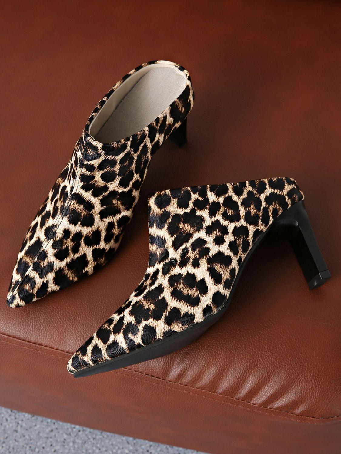 Zapatos de tacón de piel sintética con punta de leopardo