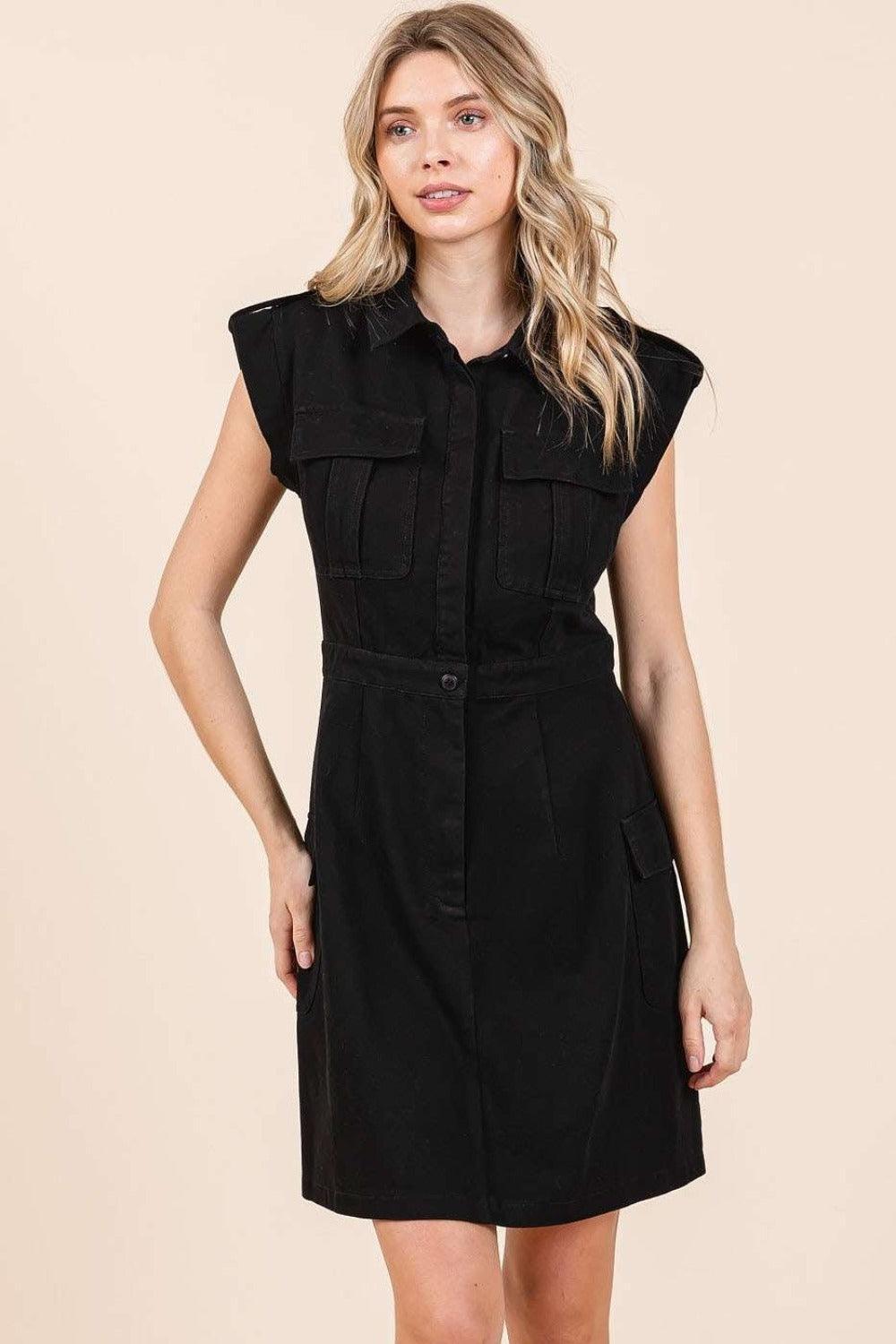 Vestido mini con botones y bolsillos cargo de Mittoshop