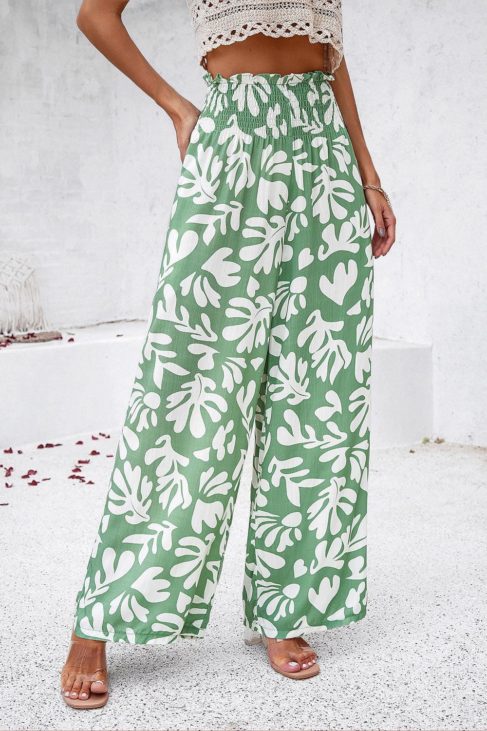 Pantalones anchos con bolsillos y estampado fruncido