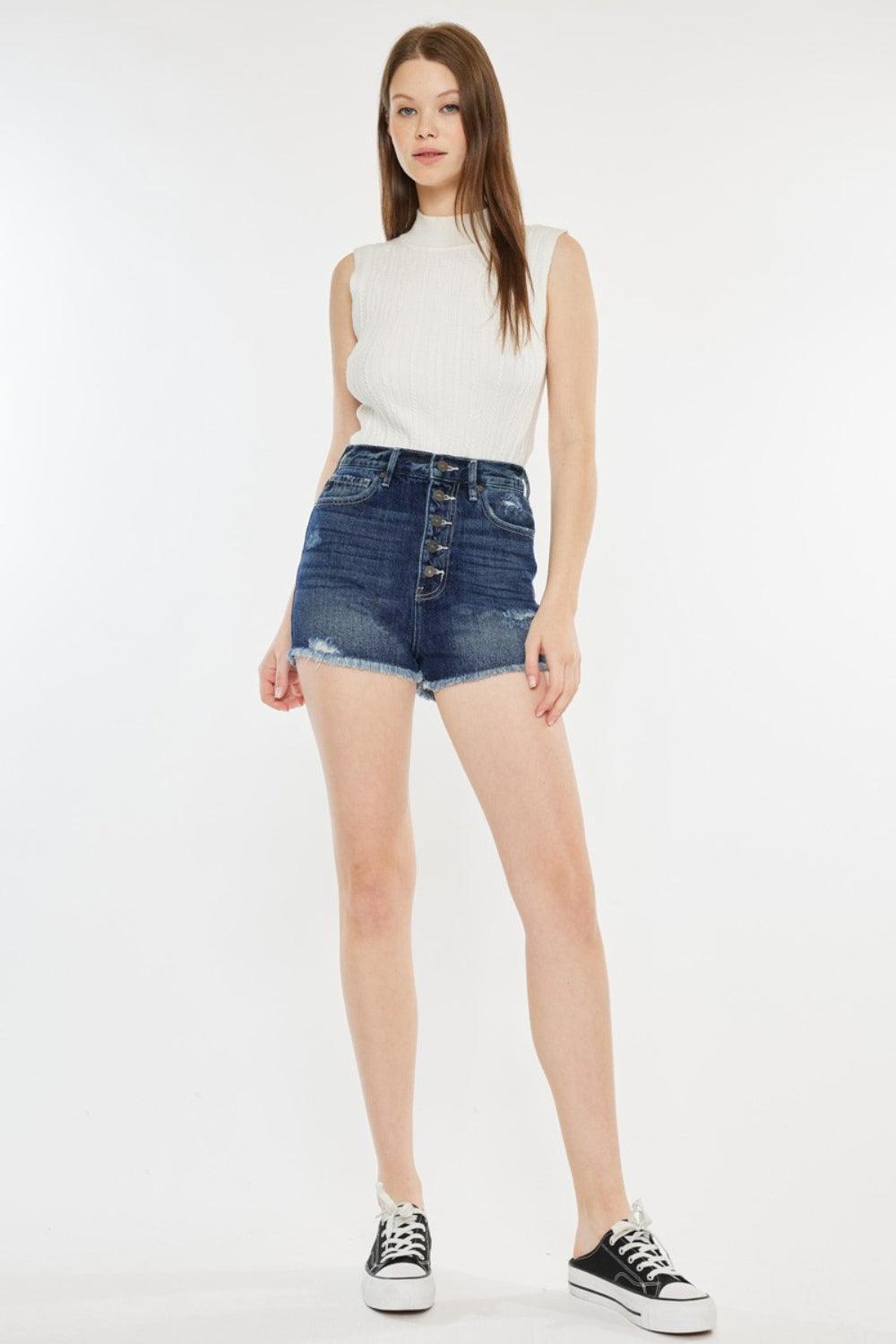 Shorts vaqueros con bragueta de botones y bajo sin rematar Kancan