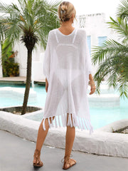 Vestido playero calado con mangas dolman y ribete de flecos