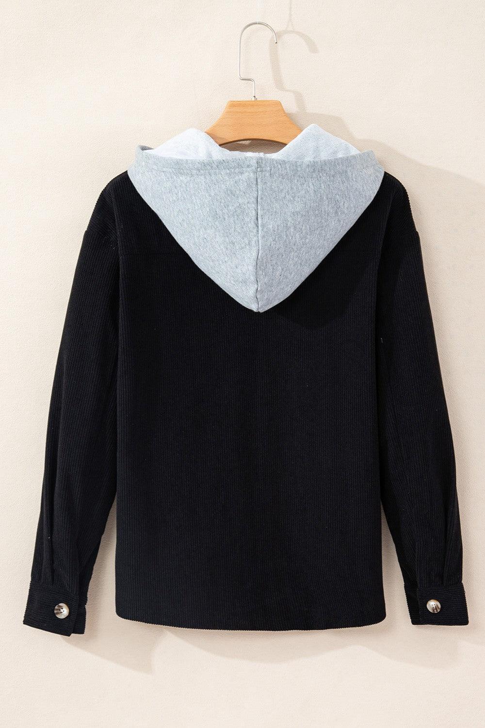 Chaqueta con capucha y manga larga con botones y cordón