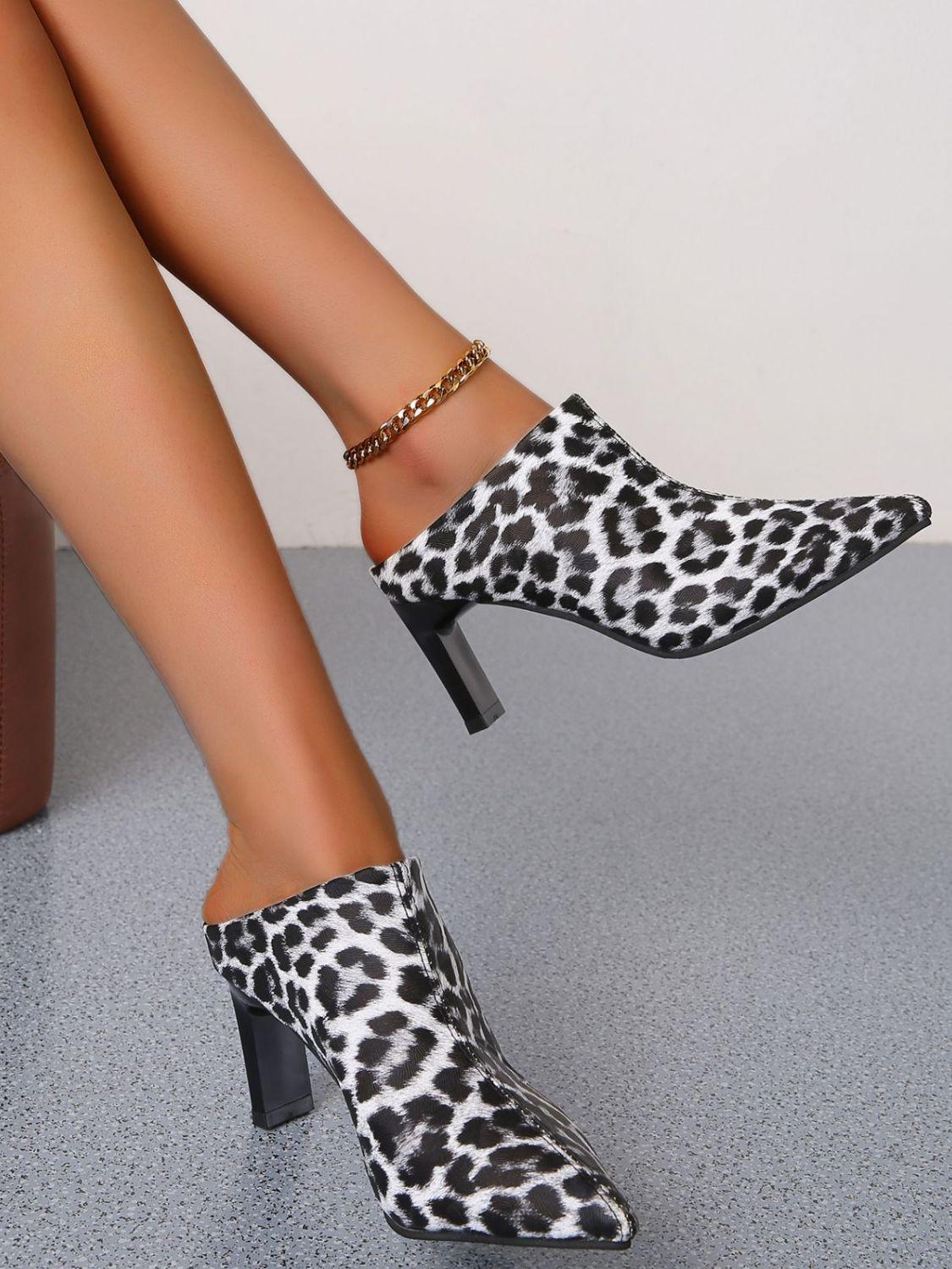 Zapatos de tacón de piel sintética con punta de leopardo
