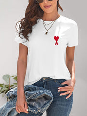 Camiseta de manga corta con cuello redondo y corazón