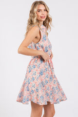 Vestido mini sin mangas con ojales y estampado floral de tamaño completo de GeeGee