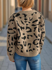 Cárdigan con cuello en V y botones de leopardo