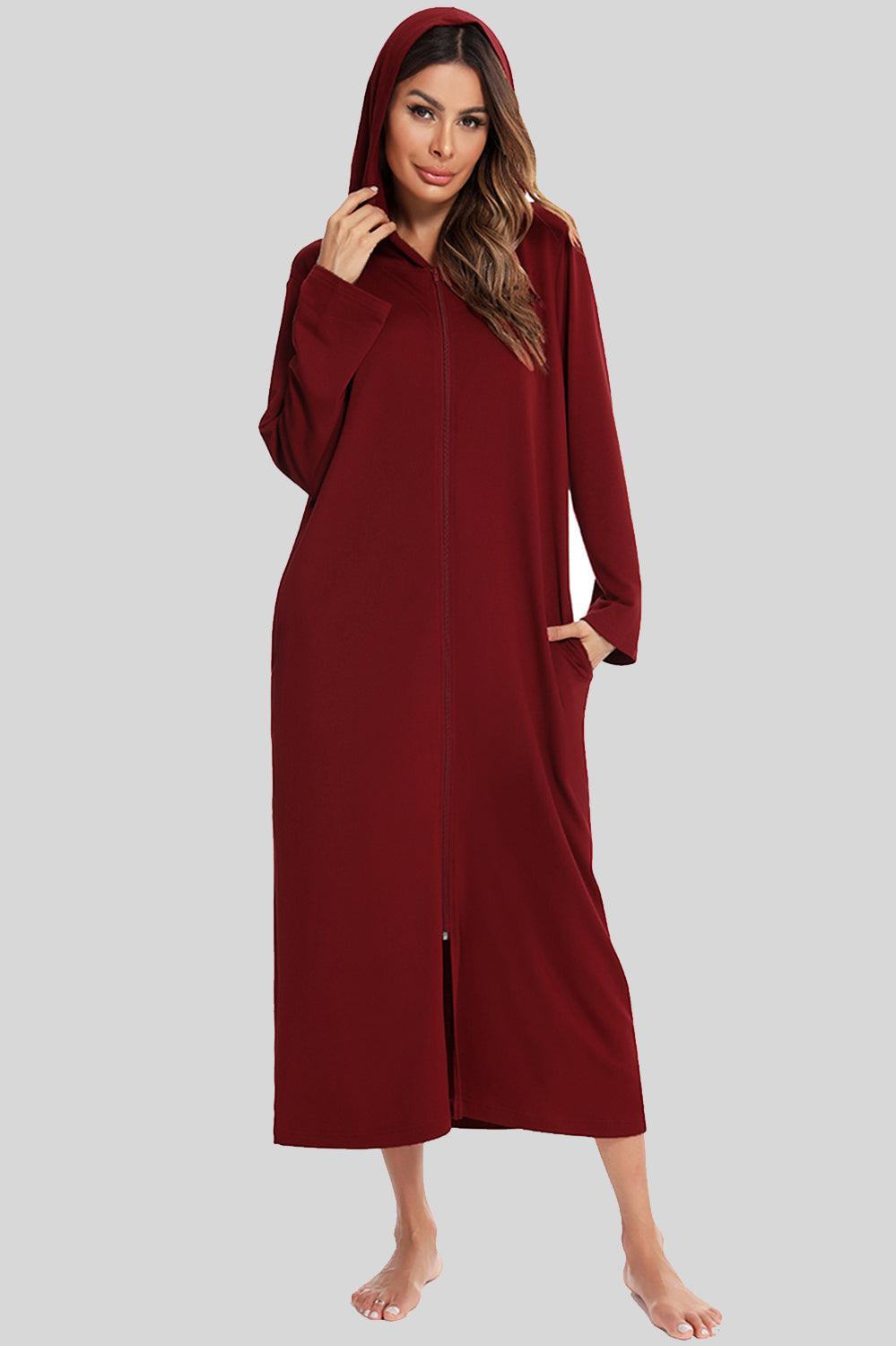 Camisón con capucha, cremallera frontal y bolsillos