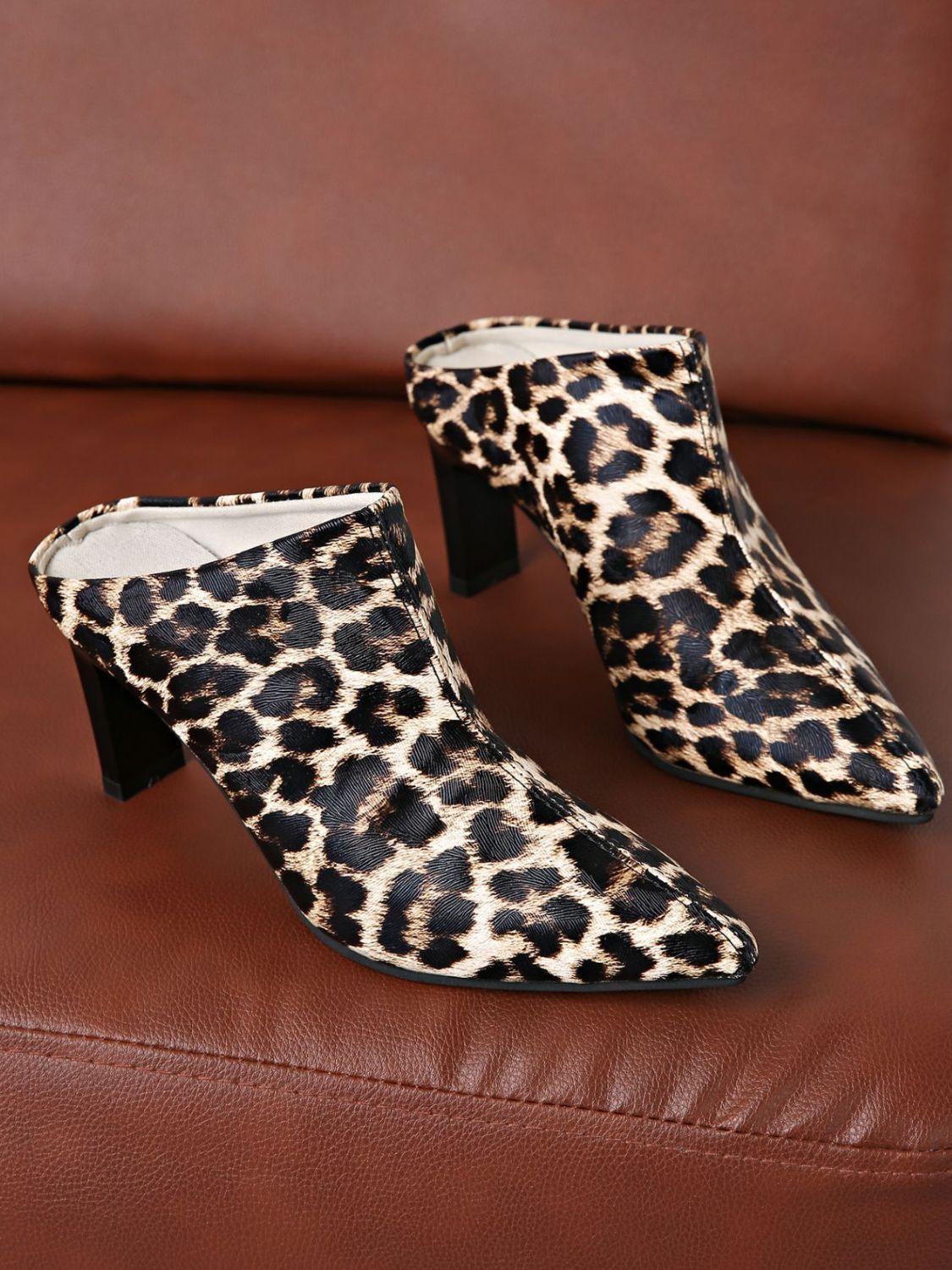 Zapatos de tacón de piel sintética con punta de leopardo