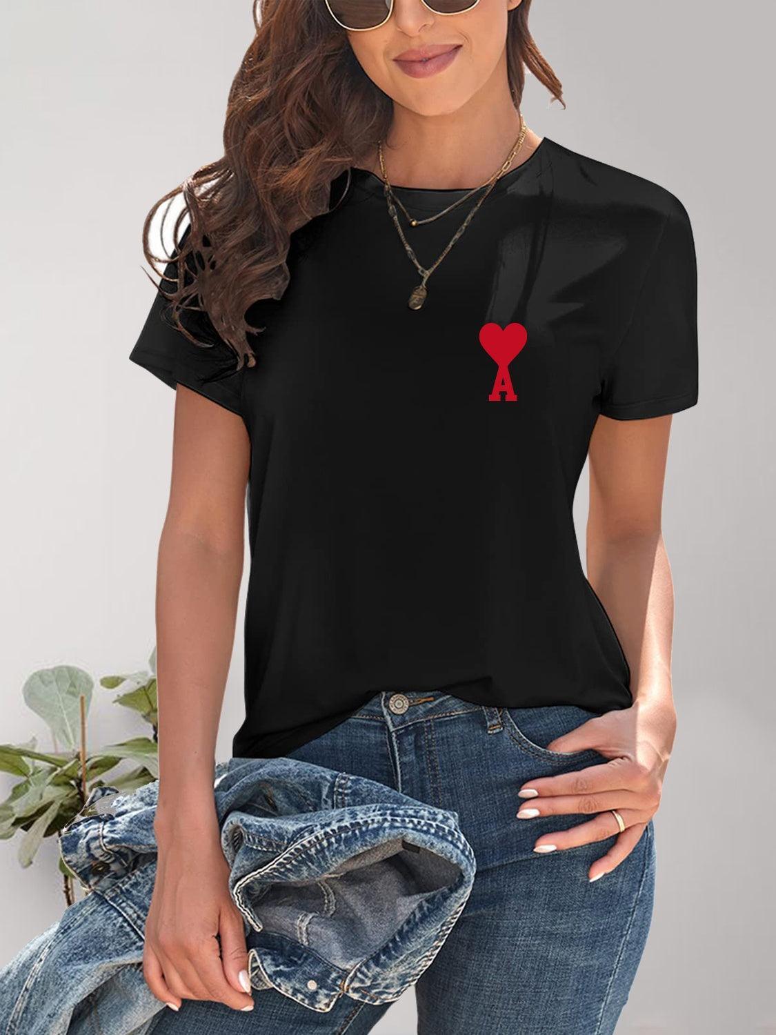 Camiseta de manga corta con cuello redondo y corazón